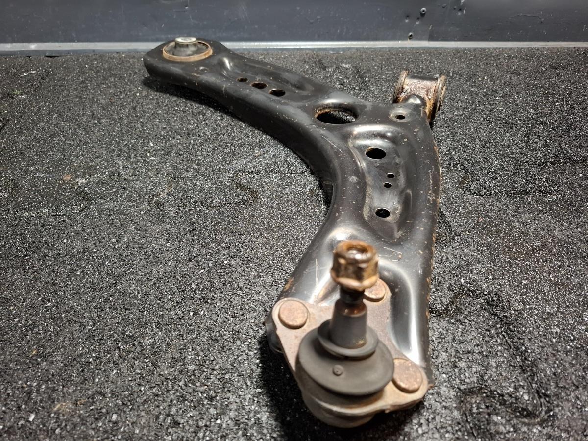 Brat bascula dreapta fata SKODA OCTAVIA Combi 5E5 2012 - > TDI CKFC, CRMB, CYKA 5Q0407152