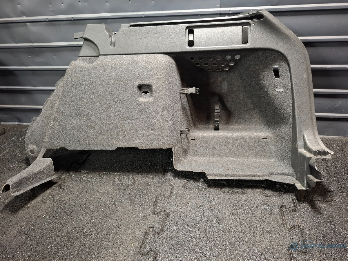 Ornament panou portbagaj dreapta SKODA OCTAVIA Combi 5E5 2012 - > TDI CKFC, CRMB, CYKA 5E9867428AD