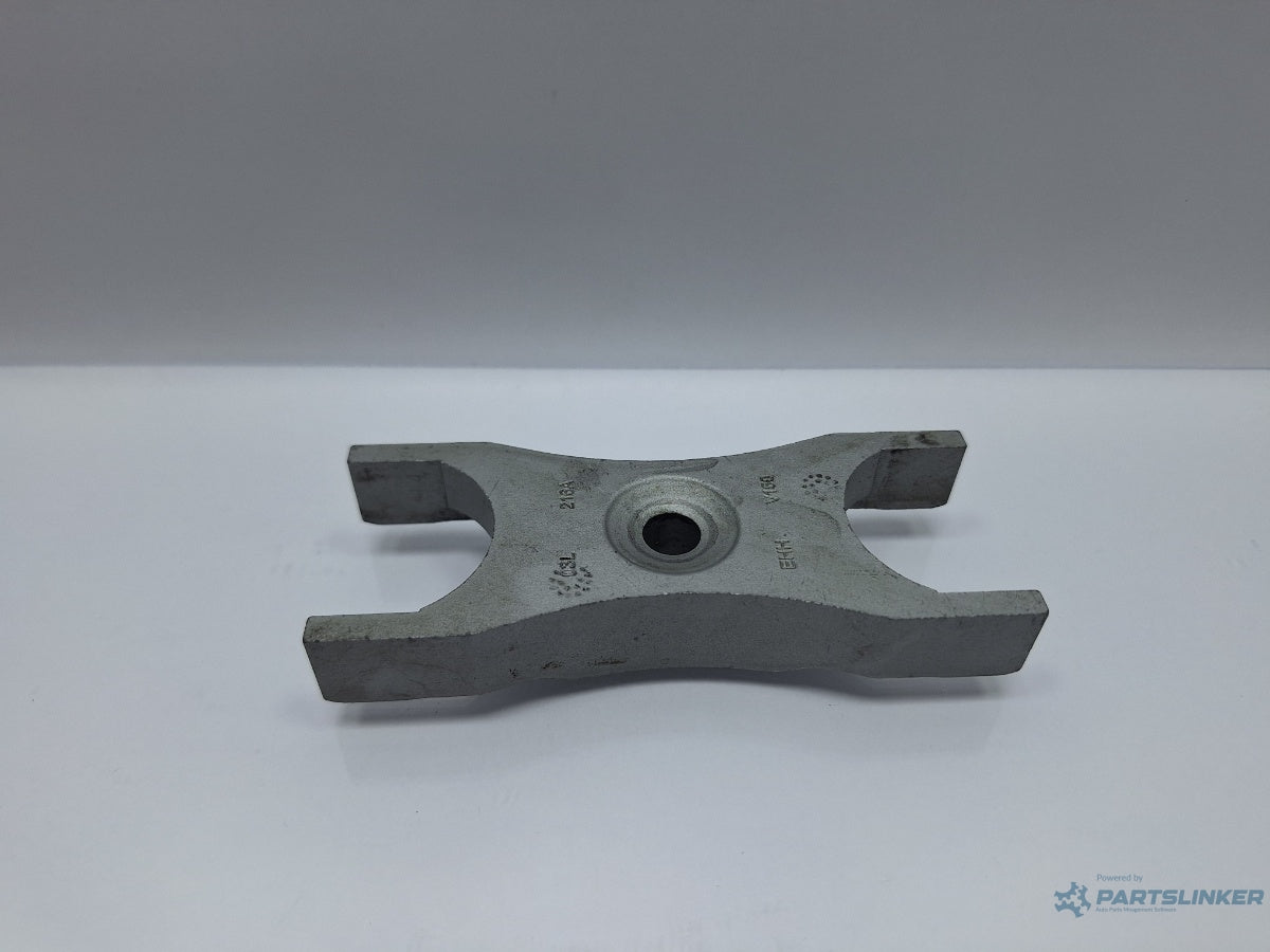 Clema fixare injector combustibil VOLKSWAGEN PASSAT 362 2010 - 2014 TDI CFFB 03L216A , 03L130216A