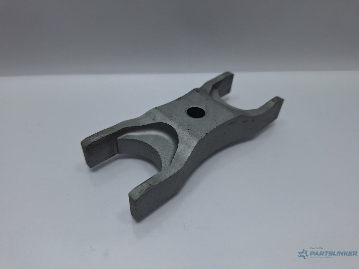 Clema fixare injector combustibil VOLKSWAGEN PASSAT 362 2010 - 2014 TDI CFFB 03L216A , 03L130216A