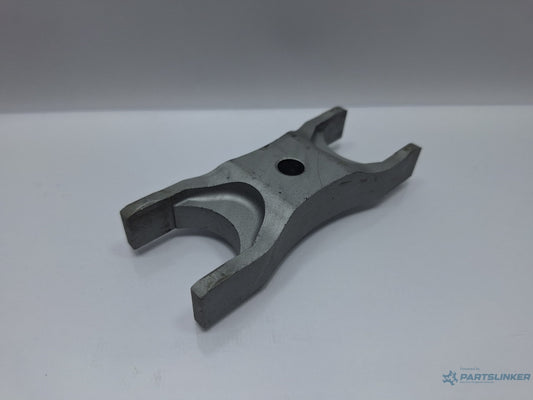 Clema fixare injector combustibil VOLKSWAGEN PASSAT 362 2010 - 2014 TDI CFFB 03L216A , 03L130216A