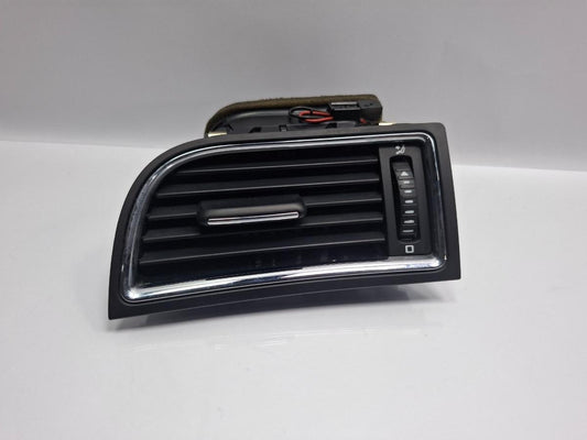 Grila aerisire stanga SKODA SUPERB III Estate 3T5 2009 - 2015 TDI CBBB, CFGB 3T0819701