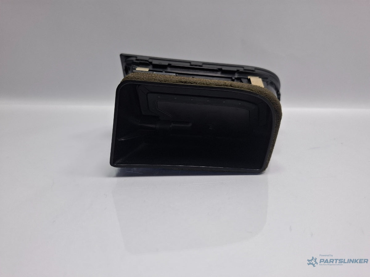 Grila aerisire stanga SKODA SUPERB III Estate 3T5 2009 - 2015 TDI CBBB, CFGB 3T0819701