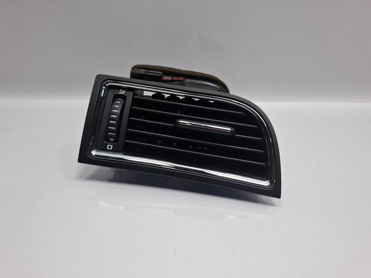 Grila aerisire dreapta SKODA SUPERB II Estate 3T5 2009 - 2015 TDI CBBB, CFGB 3T0819702