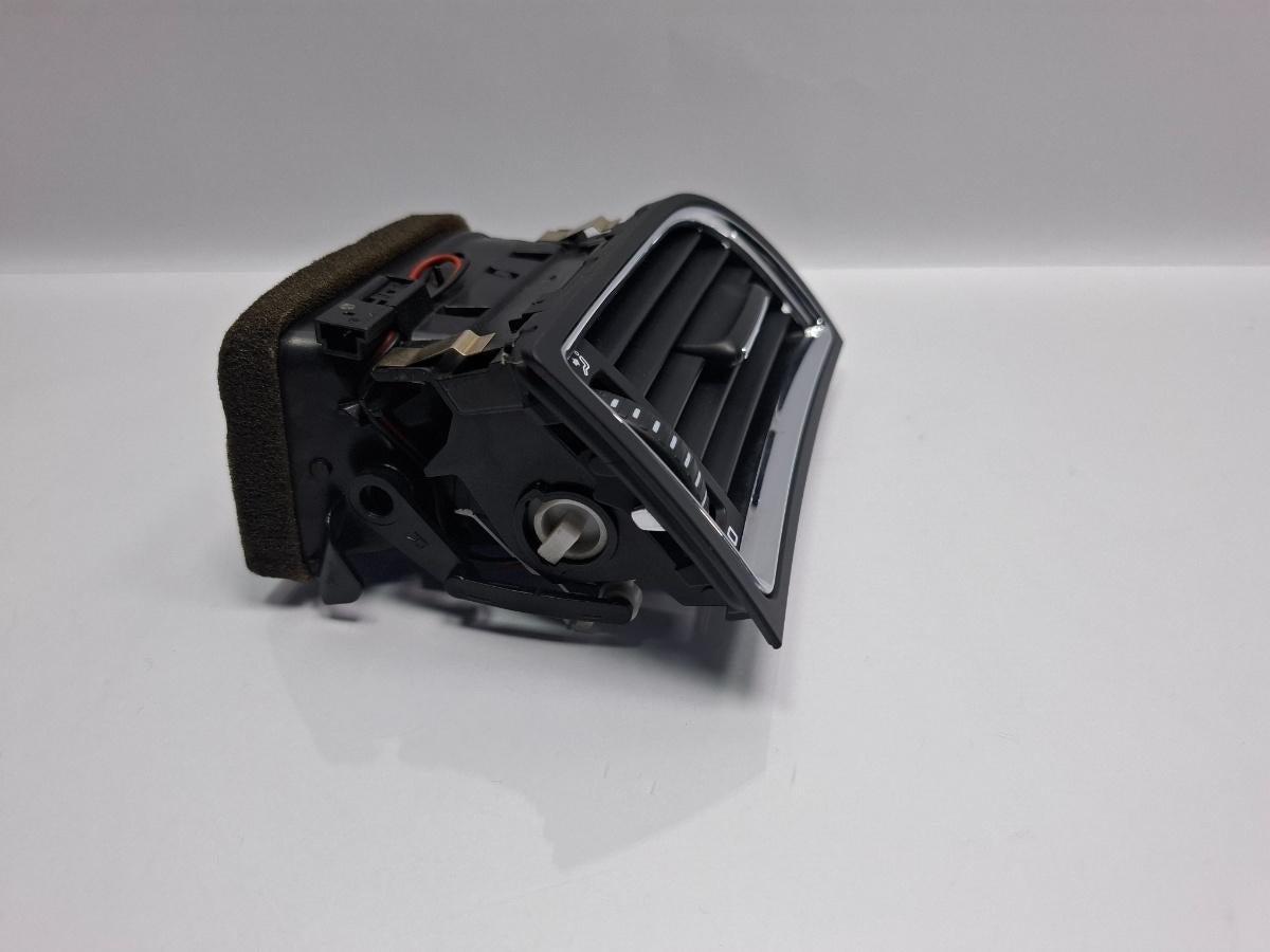 Grila aerisire dreapta SKODA SUPERB II Estate 3T5 2009 - 2015 TDI CBBB, CFGB 3T0819702