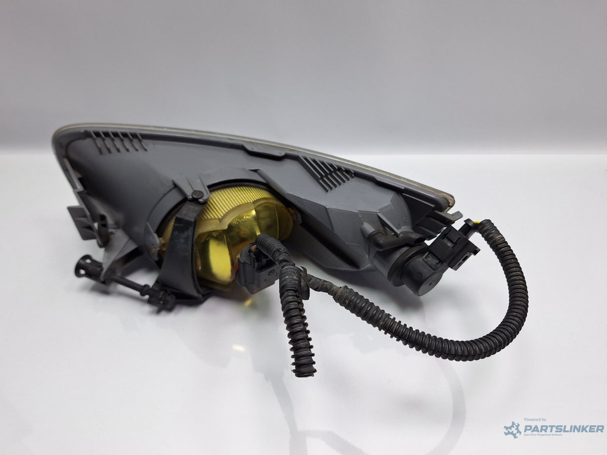 Proiector ceata stanga SKODA SUPERB III Estate 3T5 2009 - 2015 TDI CBBB, CFGB 3T0941699A