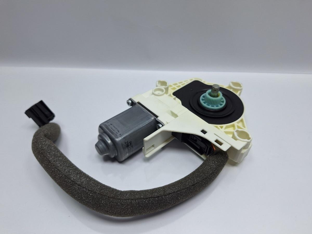 Motoras macara dreapta spate SKODA SUPERB II Estate 3T5 2009 - 2015 TDI CBBB, CFGB 8K0959812A