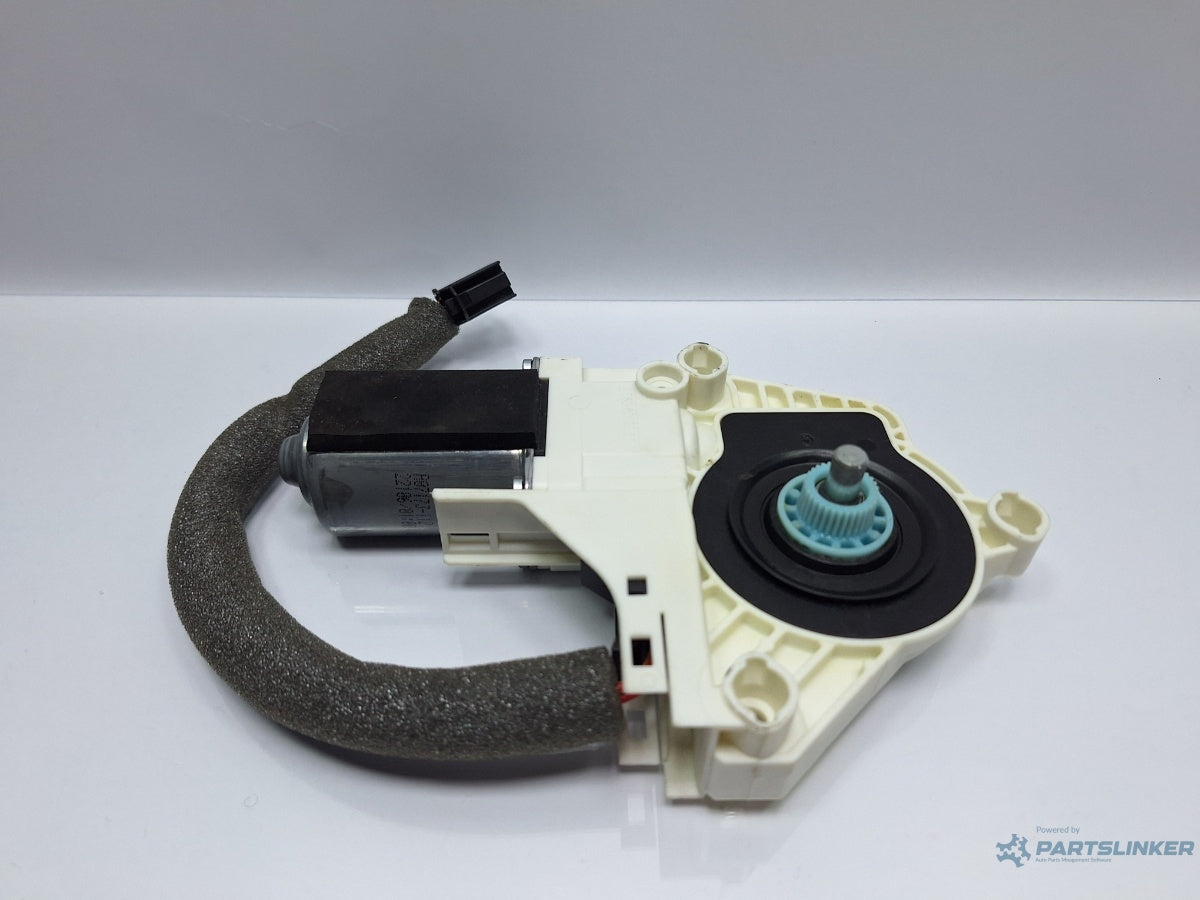 Motoras macara  dreapta fata SKODA SUPERB III Estate 3T5 2009 - 2015 TDI CBBB, CFGB 8T0959802B