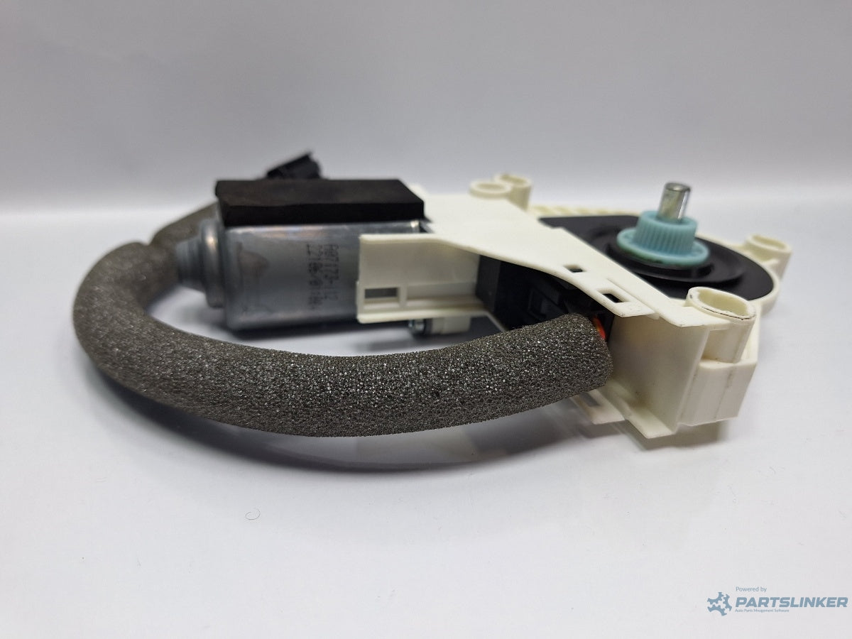 Motoras macara  dreapta fata SKODA SUPERB III Estate 3T5 2009 - 2015 TDI CBBB, CFGB 8T0959802B