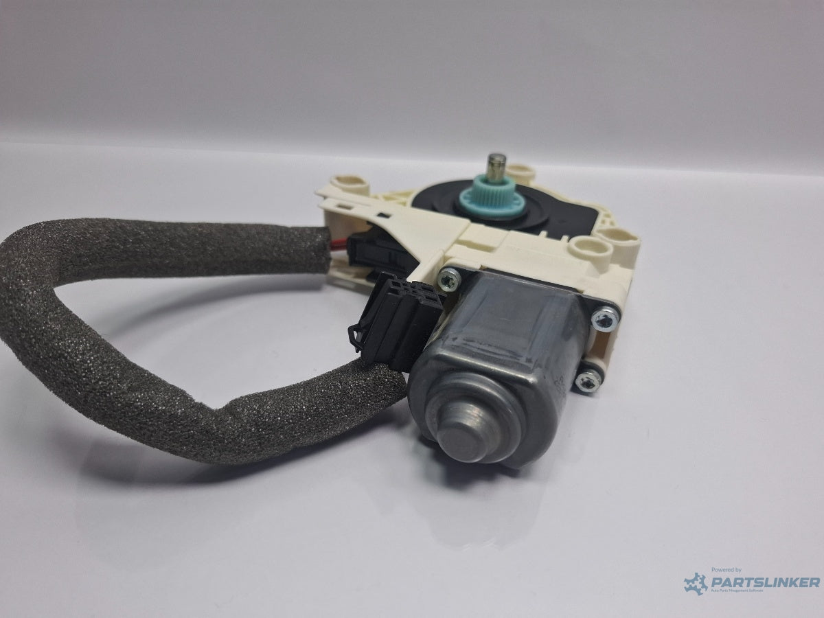 Motoras macara stanga spate SKODA SUPERB III Estate 3T5 2009 - 2015 TDI CBBB, CFGB 8K0959811A