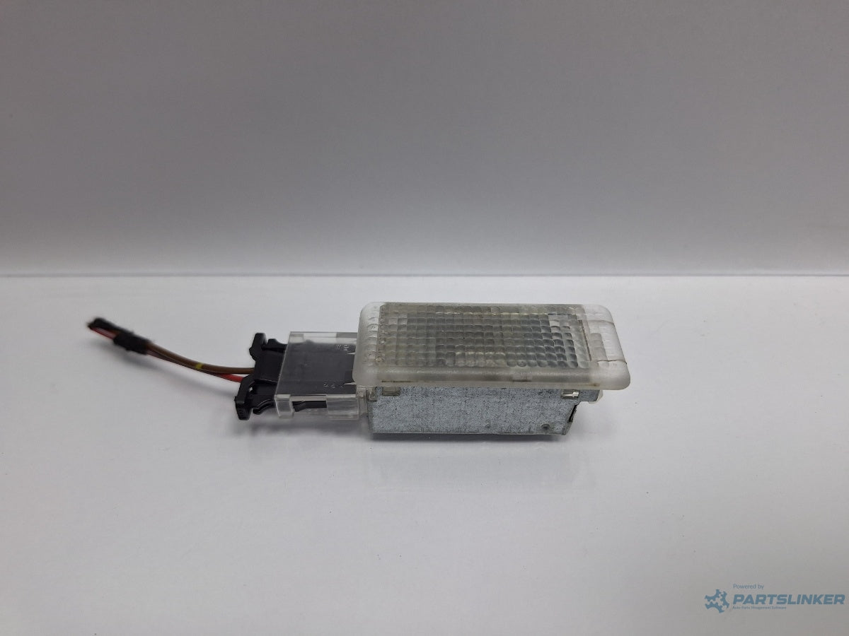 Lampa interioara usa SKODA SUPERB III Estate 3T5 2009 - 2015 TDI CBBB, CFGB 6L0947415