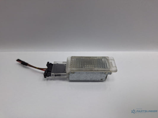 Lampa interioara usa SKODA SUPERB III Estate 3T5 2009 - 2015 TDI CBBB, CFGB 6L0947415