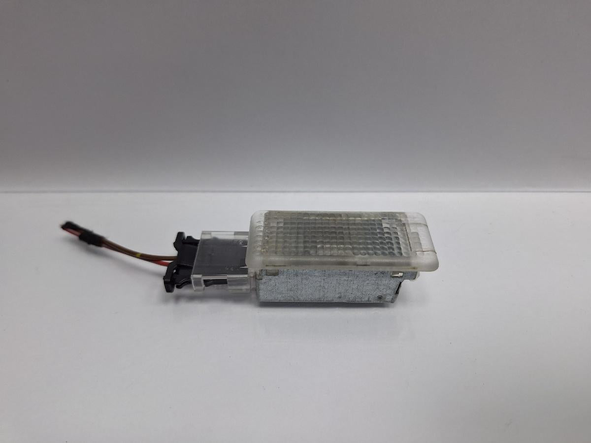 Lampa interioara usa SKODA SUPERB II Estate 3T5 2009 - 2015 TDI CBBB, CFGB 6L0947415