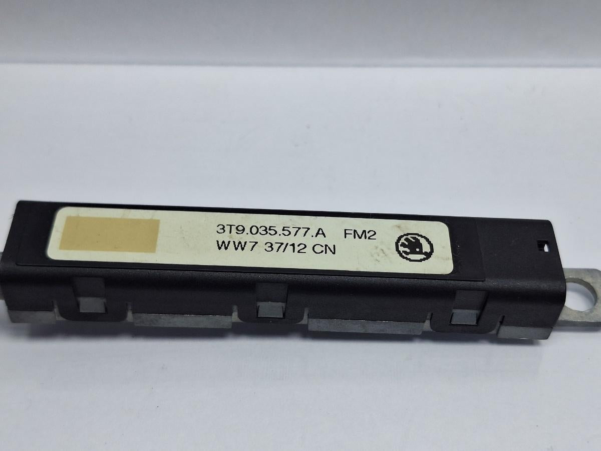 Amplificator semnal antena SKODA SUPERB II Estate 3T5 2009 - 2015 TDI CBBB, CFGB 3T9035577A