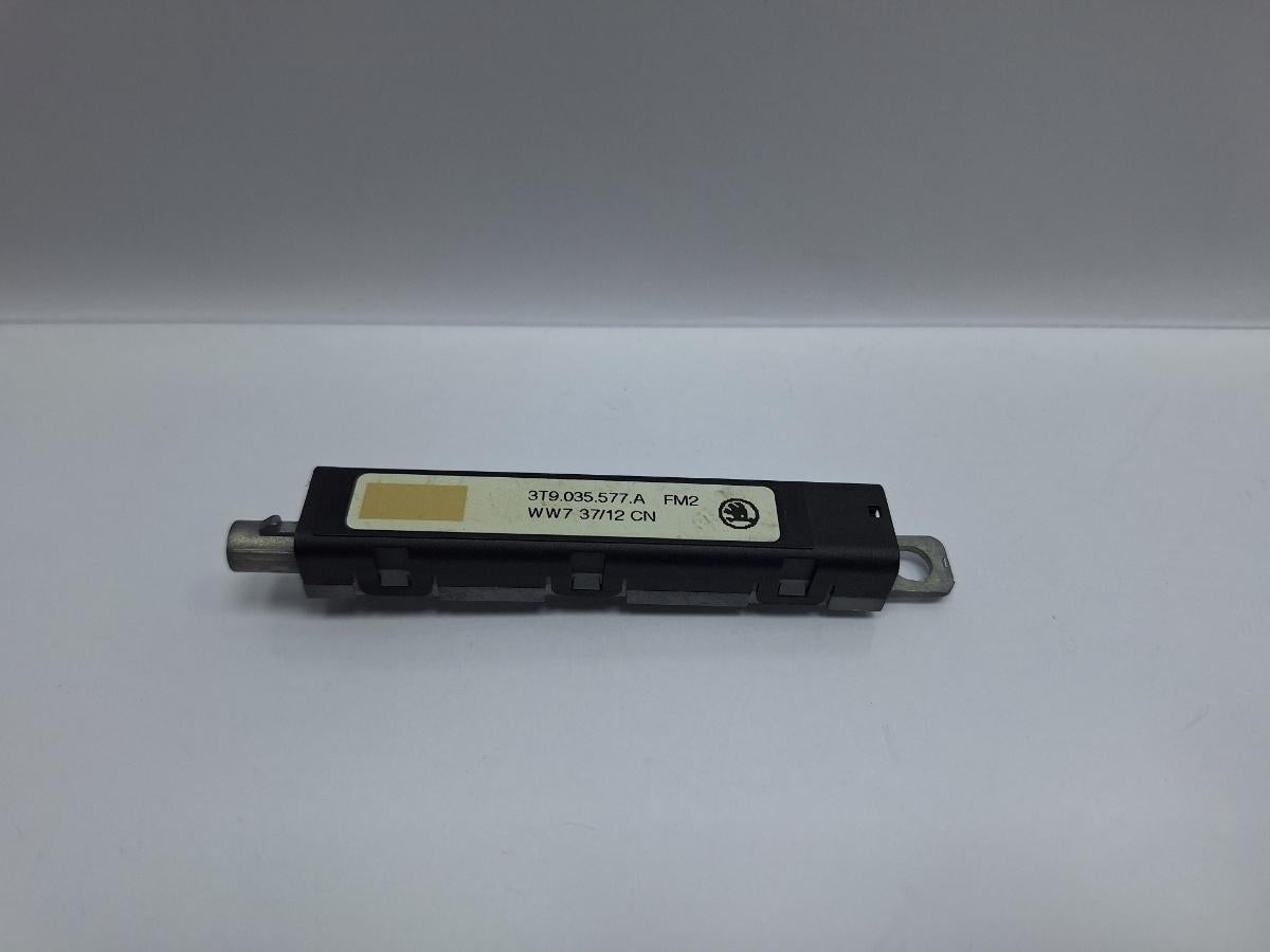 Amplificator semnal antena SKODA SUPERB II Estate 3T5 2009 - 2015 TDI CBBB, CFGB 3T9035577A