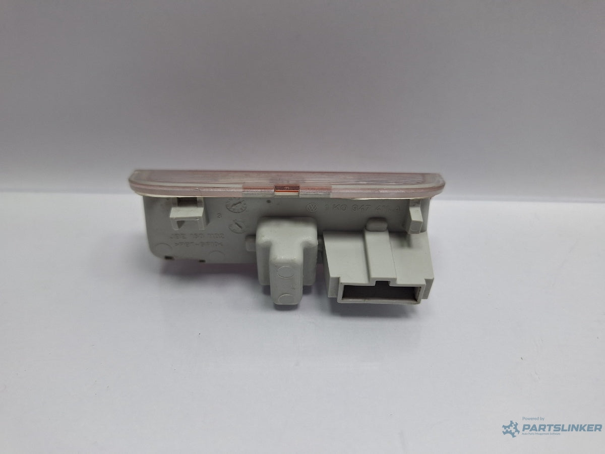 Lampa interioara usa SKODA SUPERB III Estate 3T5 2009 - 2015 TDI CBBB, CFGB 1K0947411A