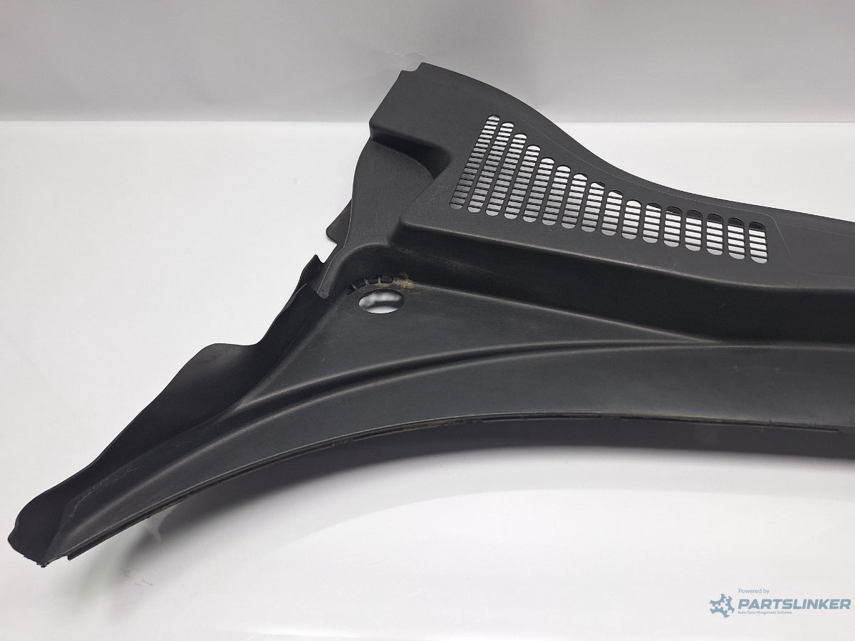 Grila stergatoare stanga SKODA SUPERB III Estate 3T5 2009 - 2015 TDI CBBB, CFGB 3T0819415A