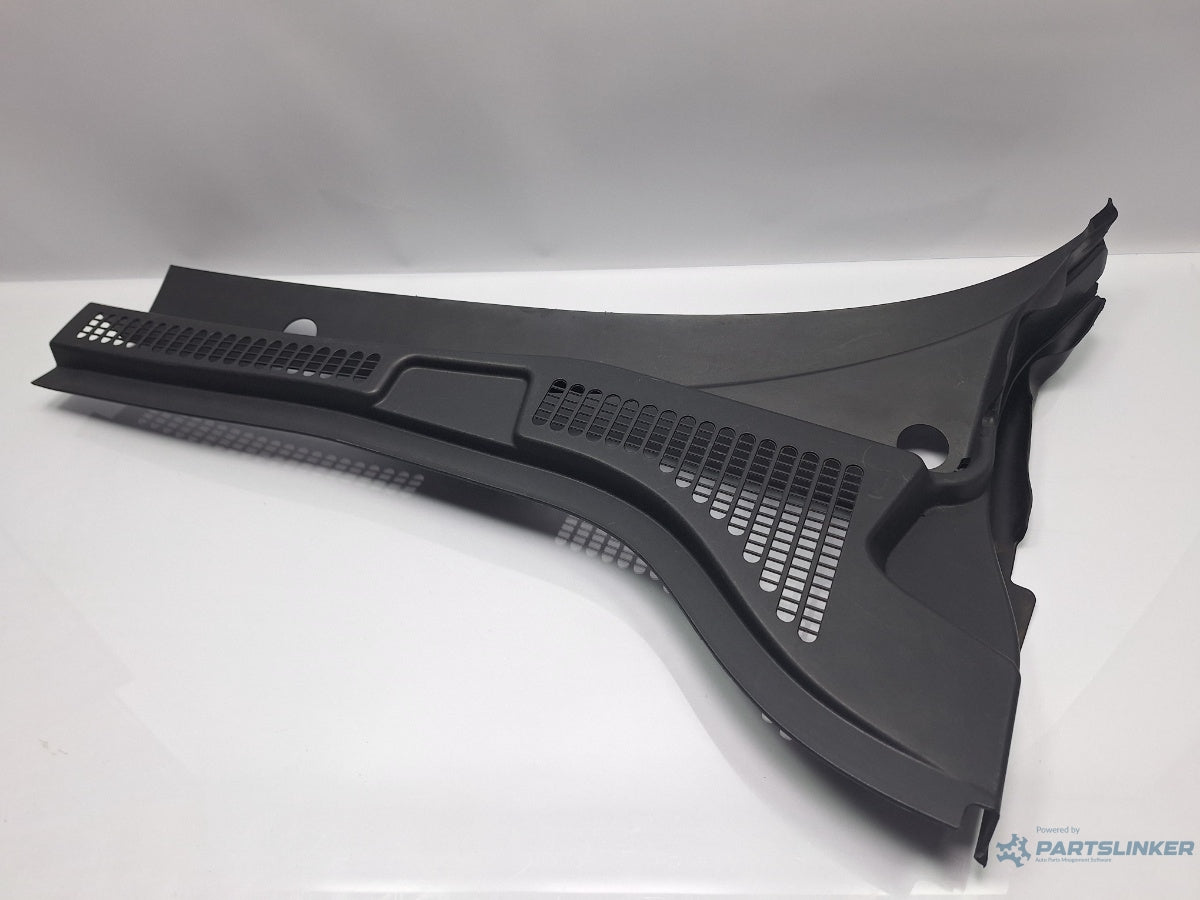 Grila stergatoare stanga SKODA SUPERB III Estate 3T5 2009 - 2015 TDI CBBB, CFGB 3T0819415A