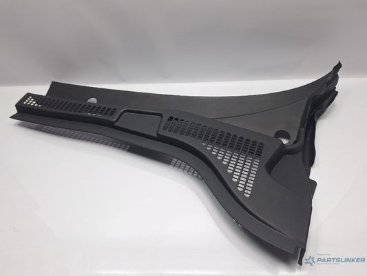 Grila stergatoare stanga SKODA SUPERB III Estate 3T5 2009 - 2015 TDI CBBB, CFGB 3T0819415A