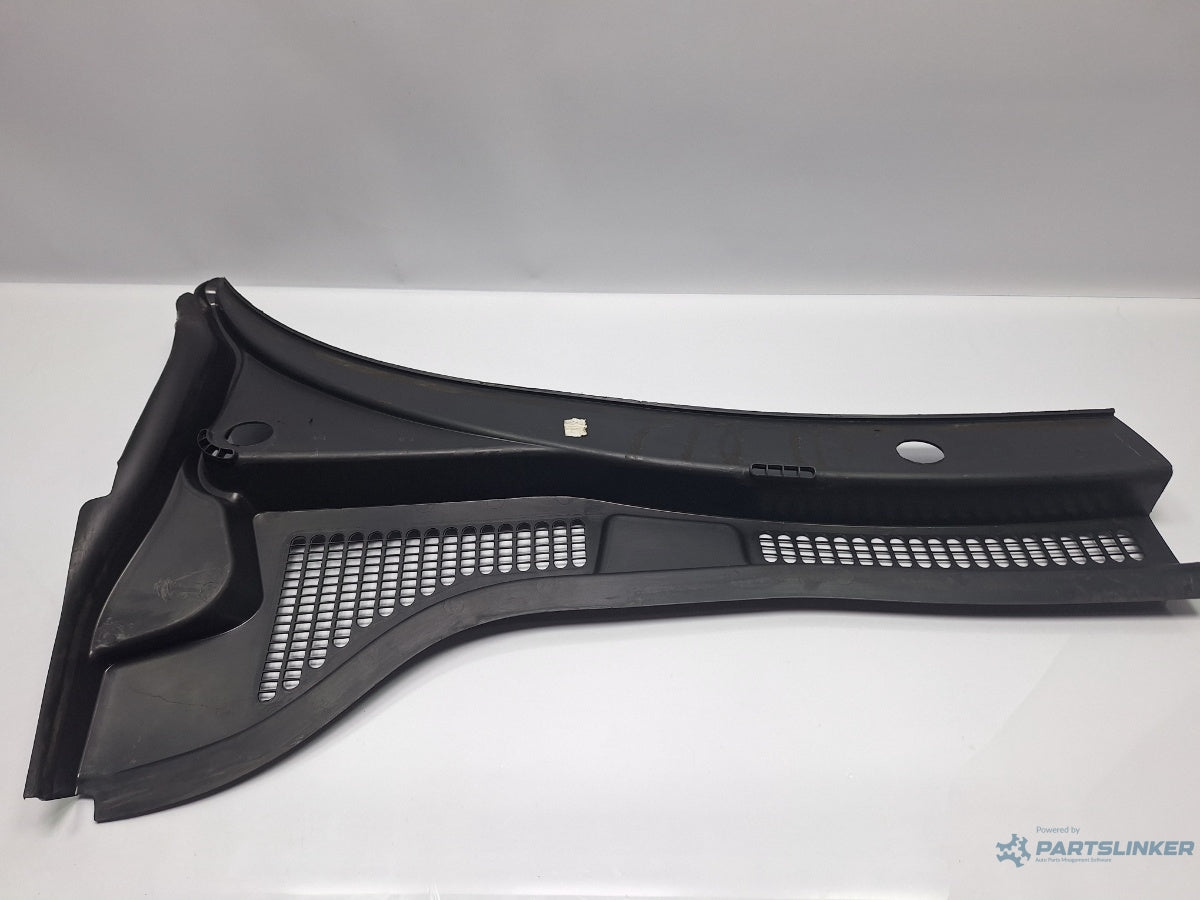 Grila stergatoare stanga SKODA SUPERB III Estate 3T5 2009 - 2015 TDI CBBB, CFGB 3T0819415A