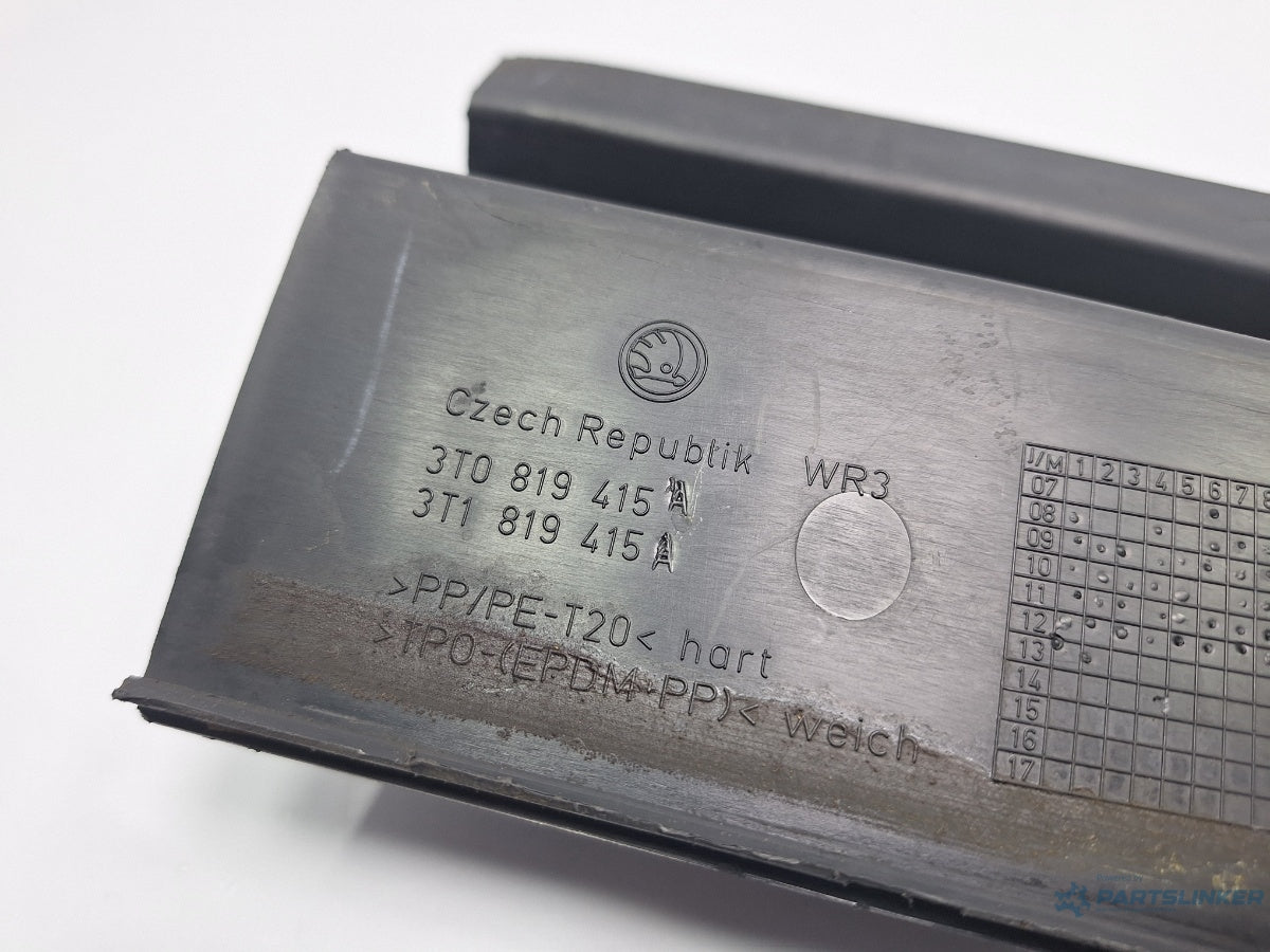 Grila stergatoare stanga SKODA SUPERB III Estate 3T5 2009 - 2015 TDI CBBB, CFGB 3T0819415A