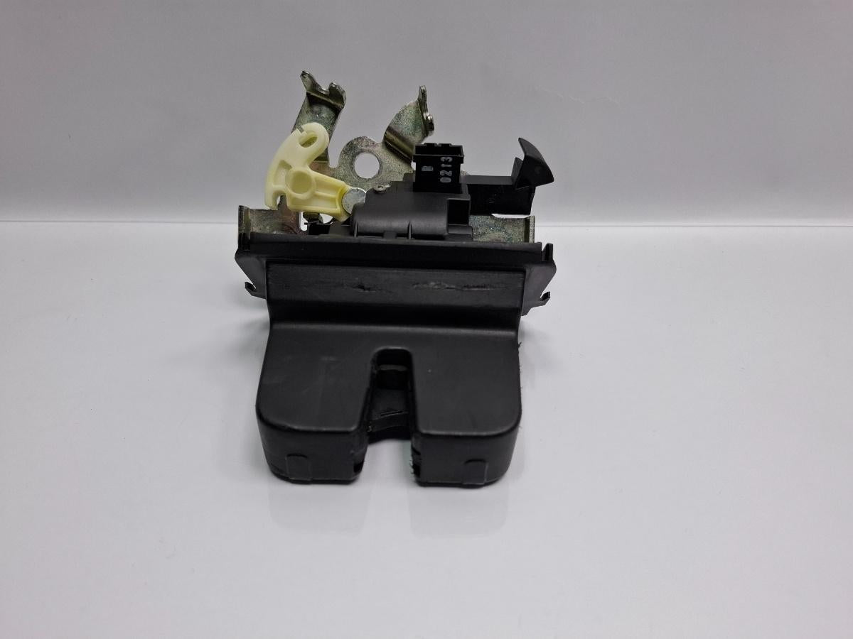 Broasca haion SKODA SUPERB II Estate 3T5 2009 - 2015 TDI CBBB, CFGB 3T9827520