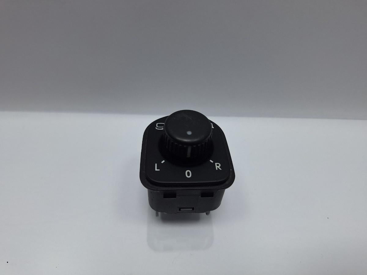 Buton reglaj oglinzi SKODA SUPERB II Estate 3T5 2009 - 2015 TDI CBBB, CFGB 3T0959565A