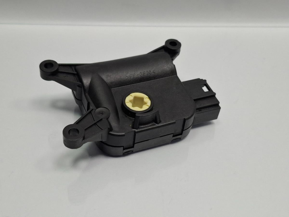 Motoras aeroterma V425 SKODA SUPERB II Estate 3T5 2009 - 2015 TDI CBBB, CFGB BOSCH 0132801362 3C0907511Q
