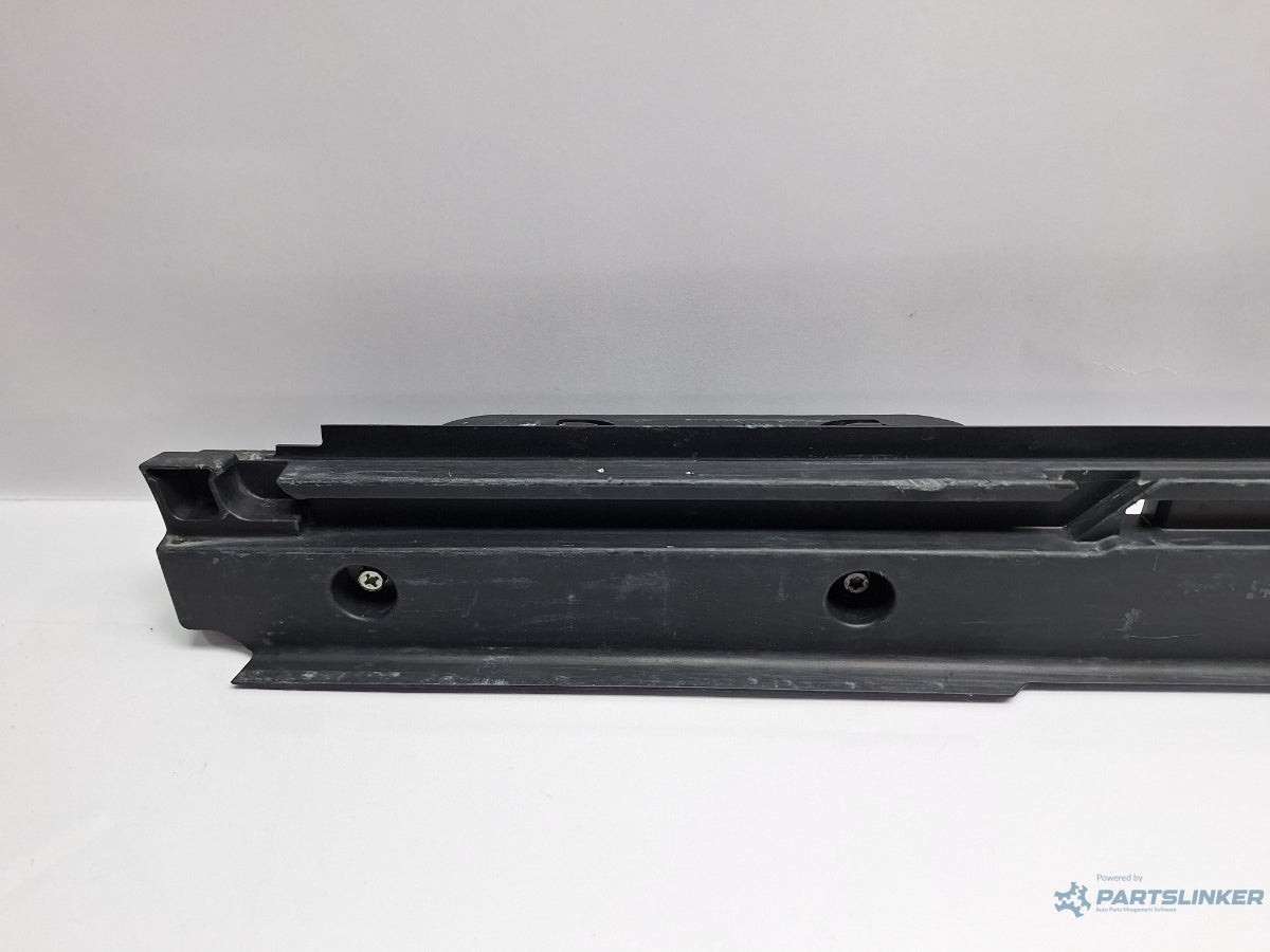 Suport mocheta portbagaj dreapta SKODA SUPERB III Estate 3T5 2009 - 2015 TDI CBBB, CFGB 3T9863512