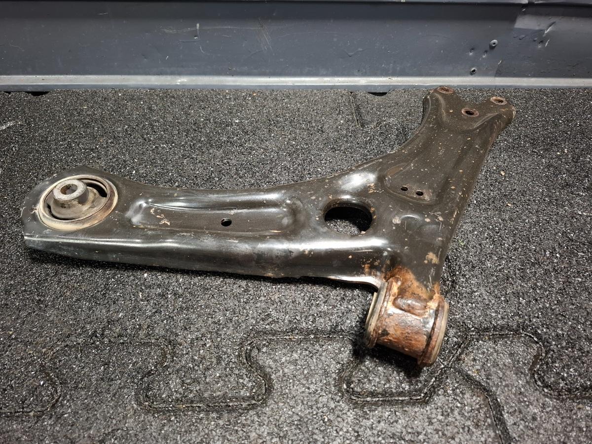 Brat bascula stanga fata SKODA SUPERB II Estate 3T5 2009 - 2015 TDI CBBB, CFGB 1K0407151BG