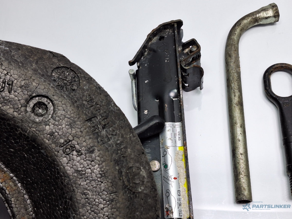 Trusa de scule roata rezerva SKODA SUPERB III Estate 3T5 2009 - 2015 TDI CBBB, CFGB 3T0012115 , 3AA011031B