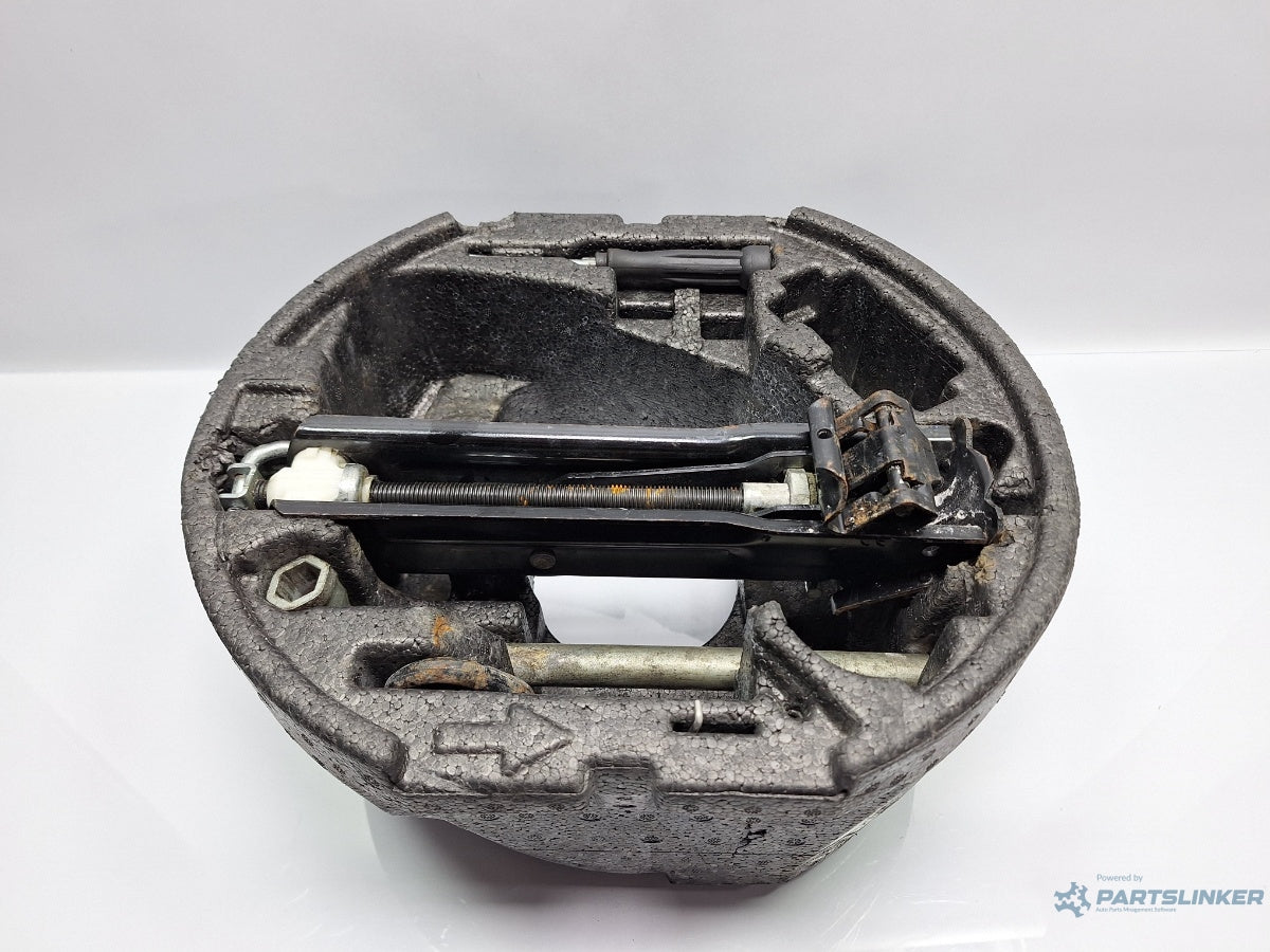 Trusa de scule roata rezerva SKODA SUPERB III Estate 3T5 2009 - 2015 TDI CBBB, CFGB 3T0012115 , 3AA011031B