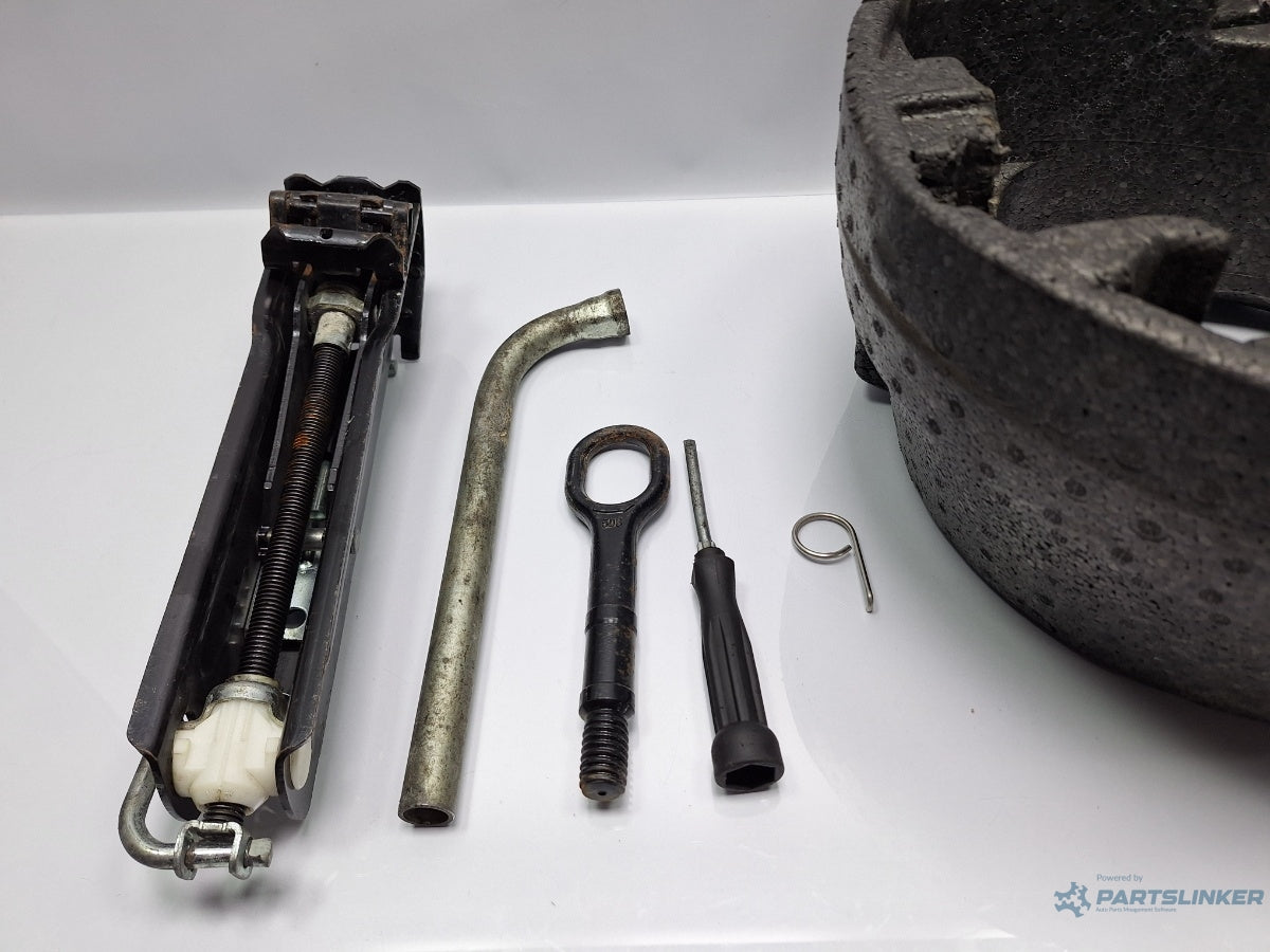 Trusa de scule roata rezerva SKODA SUPERB III Estate 3T5 2009 - 2015 TDI CBBB, CFGB 3T0012115 , 3AA011031B