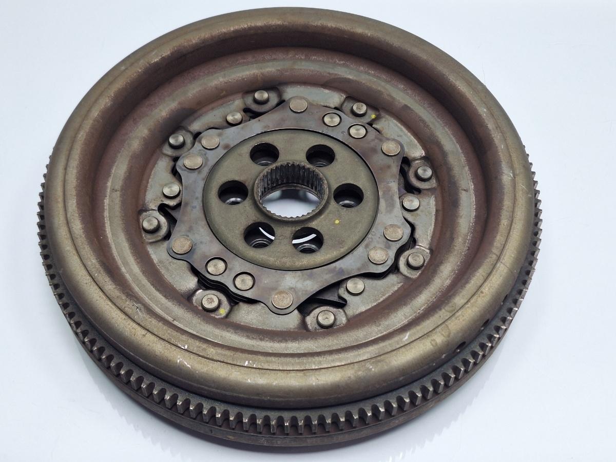 Volanta VOLKSWAGEN PASSAT Variant 3C5 2005 - 2011 TDI BMP 03G105266BD