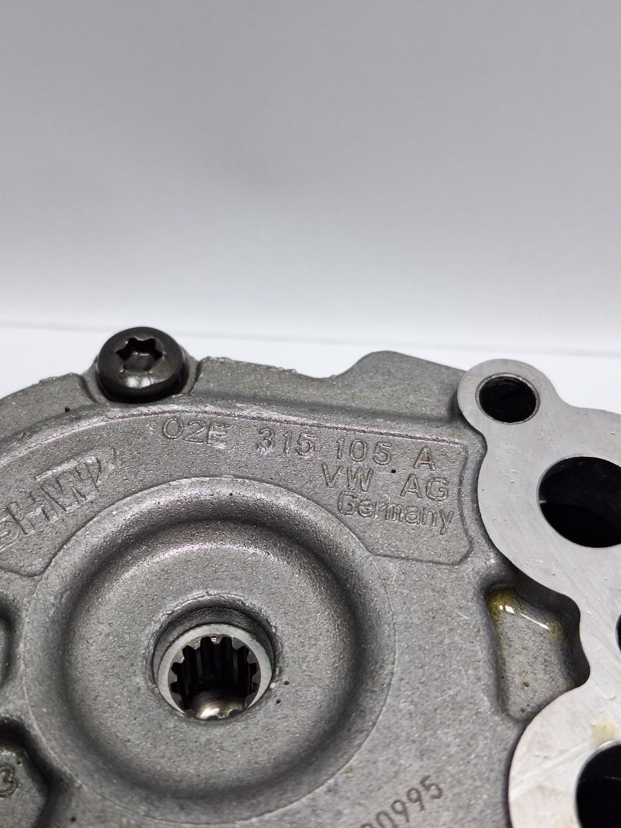 Pompa de ulei cutie VOLKSWAGEN PASSAT CC 357 2008 - 2012 TDI CBAB, CFFB 02E315105A , 02E315105B