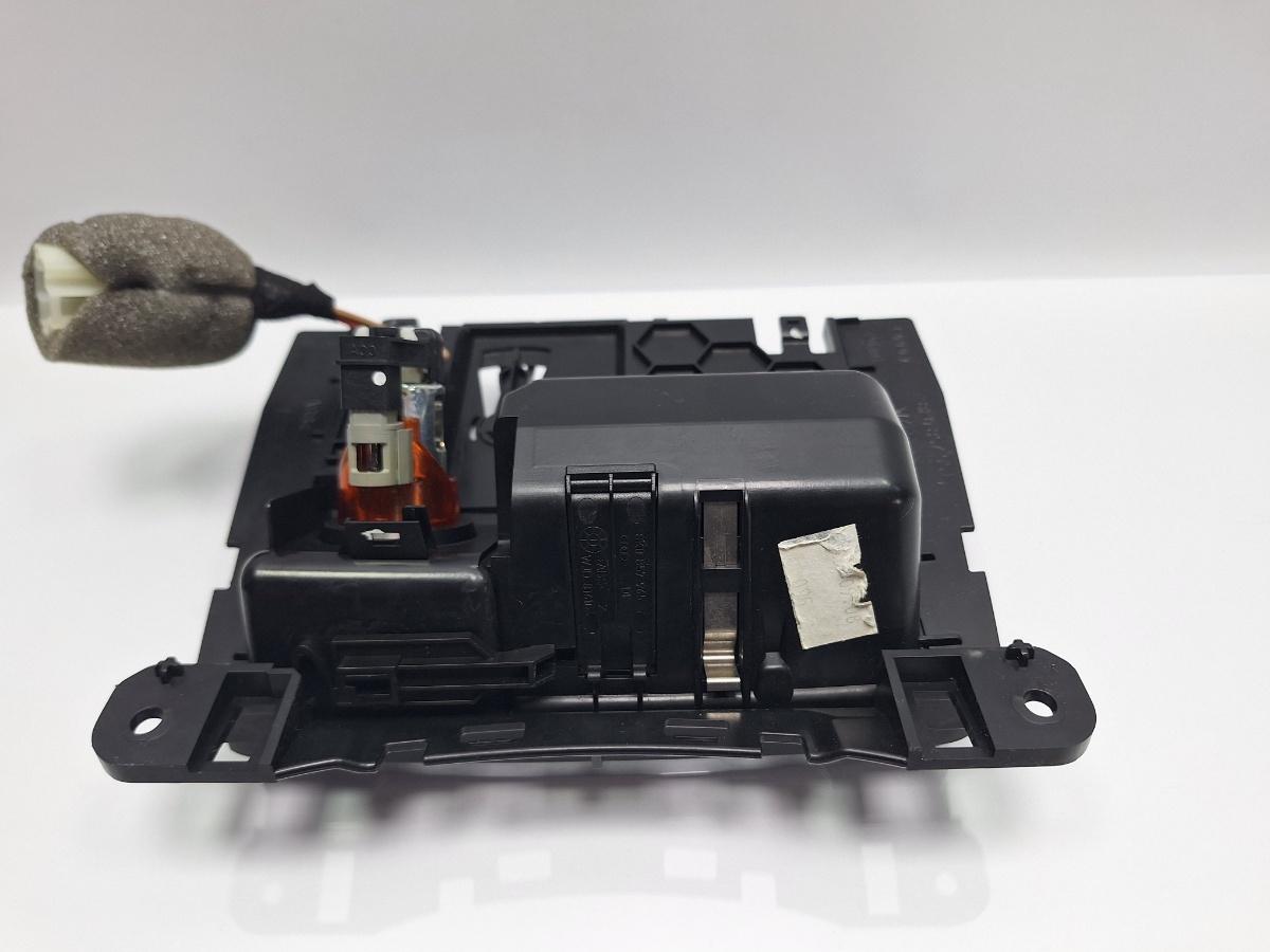 Scrumiera AUDI A4 IV Avant 8K5, B8 2007 - 2015 TDI CAGA, CJCA, CMEA, CMFA 8K0857951