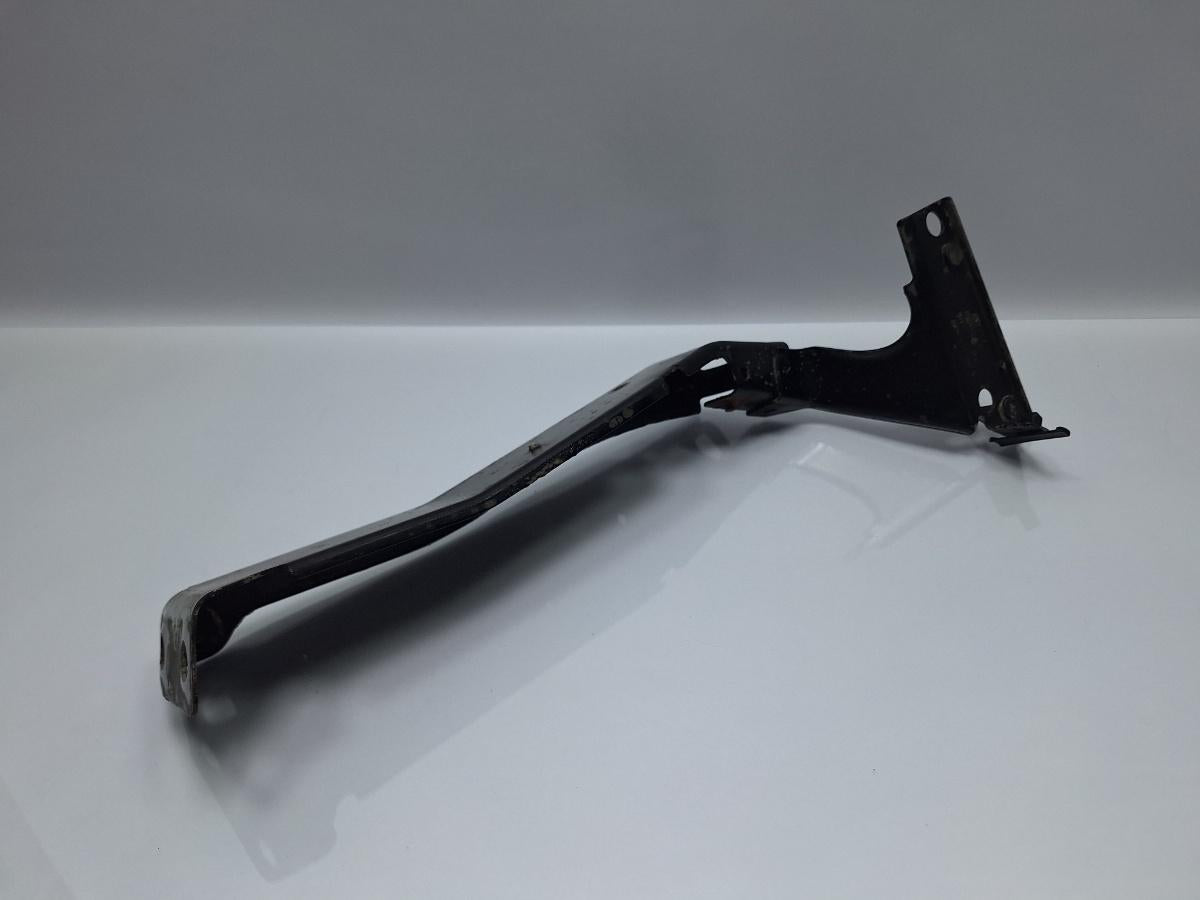 Suport  aripa dreapta fata AUDI A4 IV Avant 8K5, B8 2007 - 2015 TDI CAGA, CJCA, CMEA, CMFA 8K0821136A