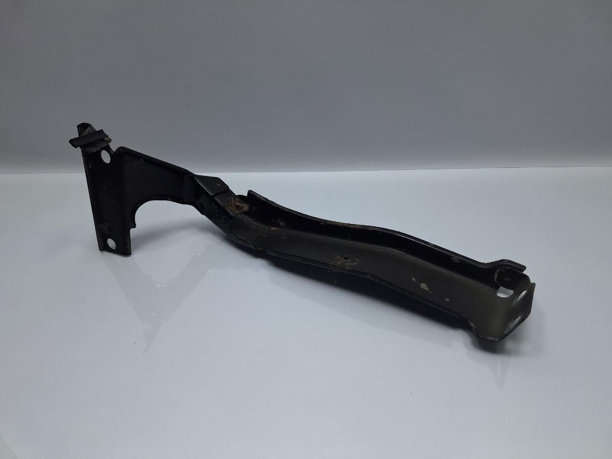 Suport  aripa dreapta fata AUDI A4 IV Avant 8K5, B8 2007 - 2015 TDI CAGA, CJCA, CMEA, CMFA 8K0821136A