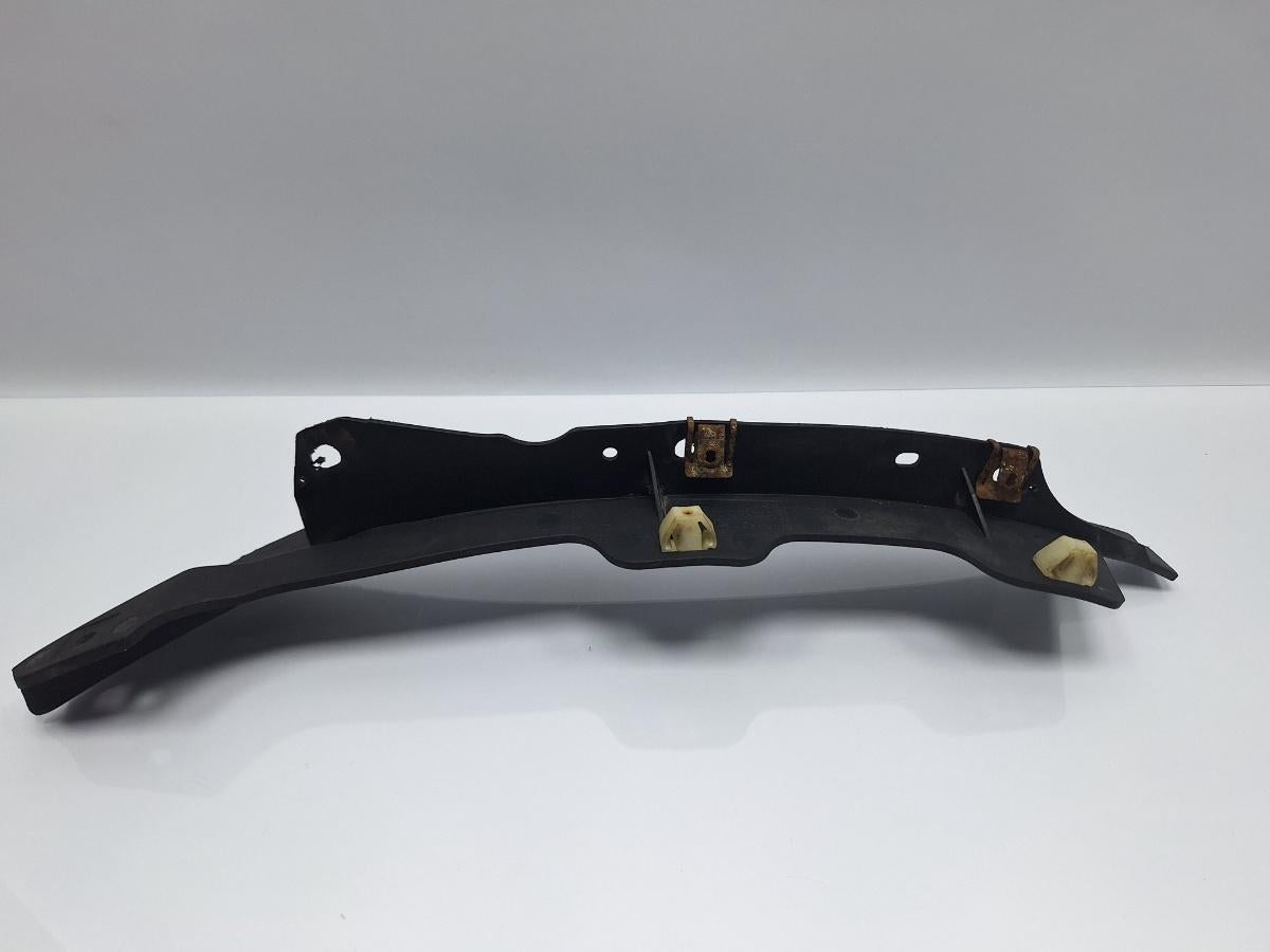 Suport aparatoare noroi stanga fata AUDI A4 IV Avant 8K5, B8 2007 - 2015 TDI CAGA, CJCA, CMEA, CMFA 8K0853887A