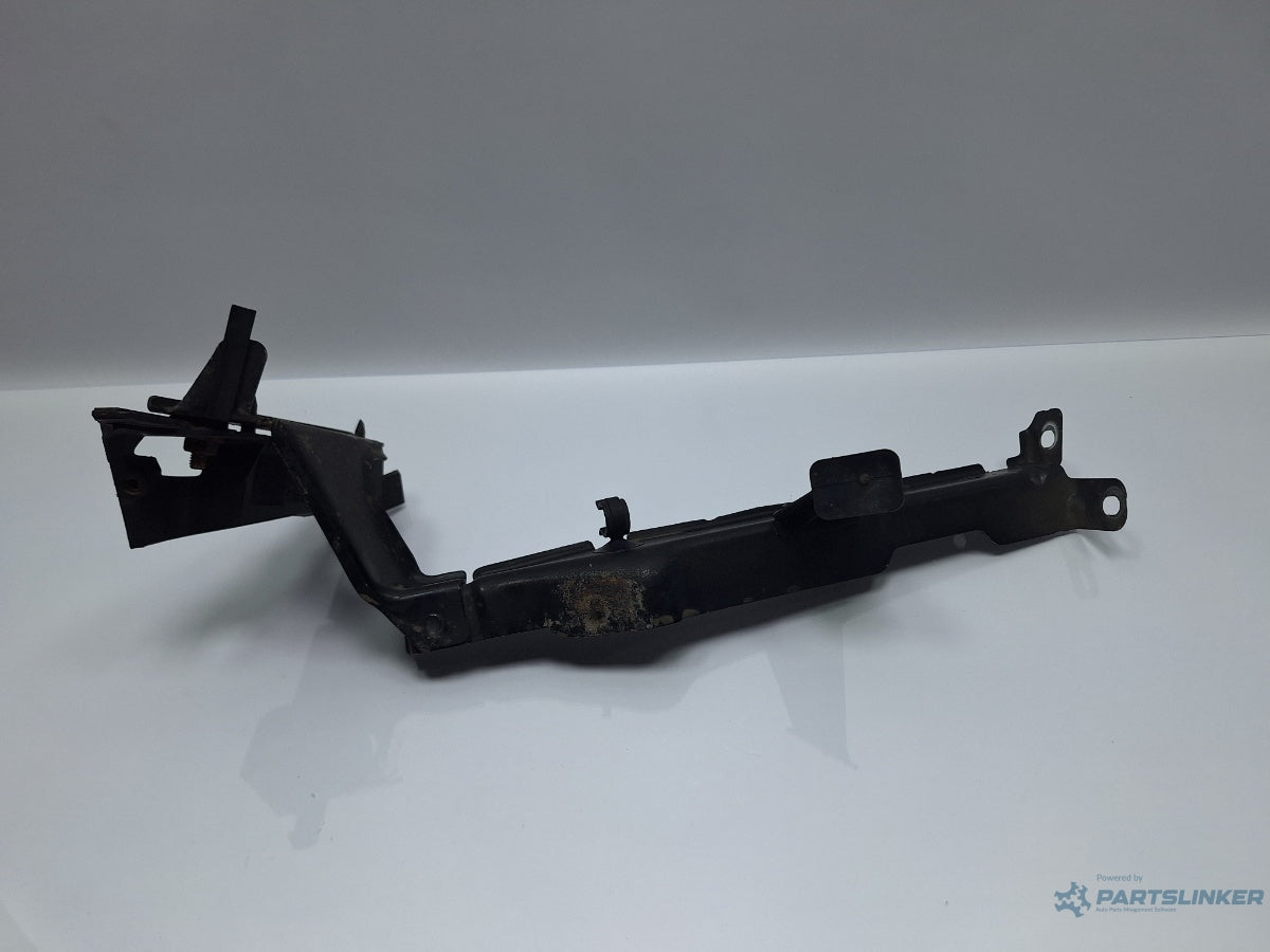 Suport aripa stanga fata AUDI A4 IV Avant 8K5, B8 2007 - 2015 TDI CAGA, CJCA, CMEA, CMFA 8K0821135