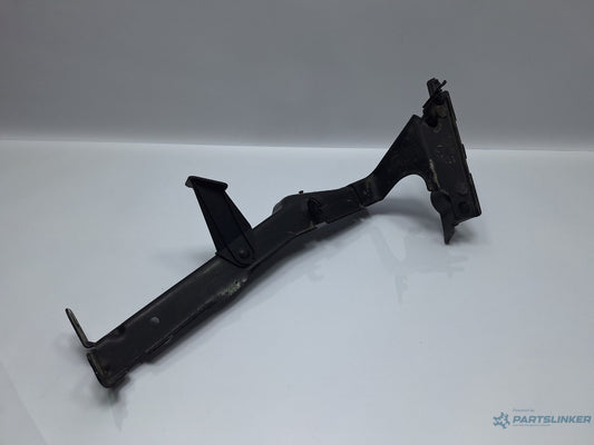 Suport aripa stanga fata AUDI A4 IV Avant 8K5, B8 2007 - 2015 TDI CAGA, CJCA, CMEA, CMFA 8K0821135