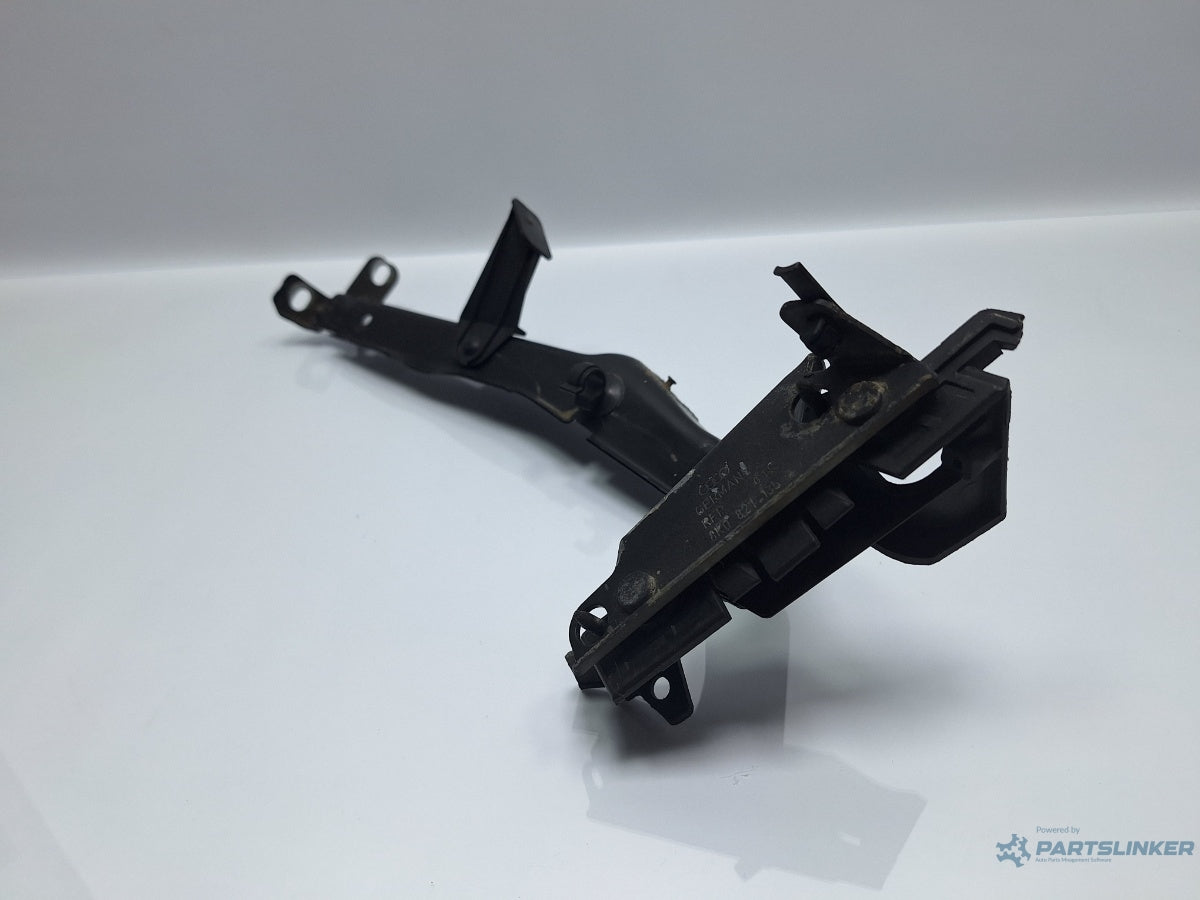 Suport aripa stanga fata AUDI A4 IV Avant 8K5, B8 2007 - 2015 TDI CAGA, CJCA, CMEA, CMFA 8K0821135