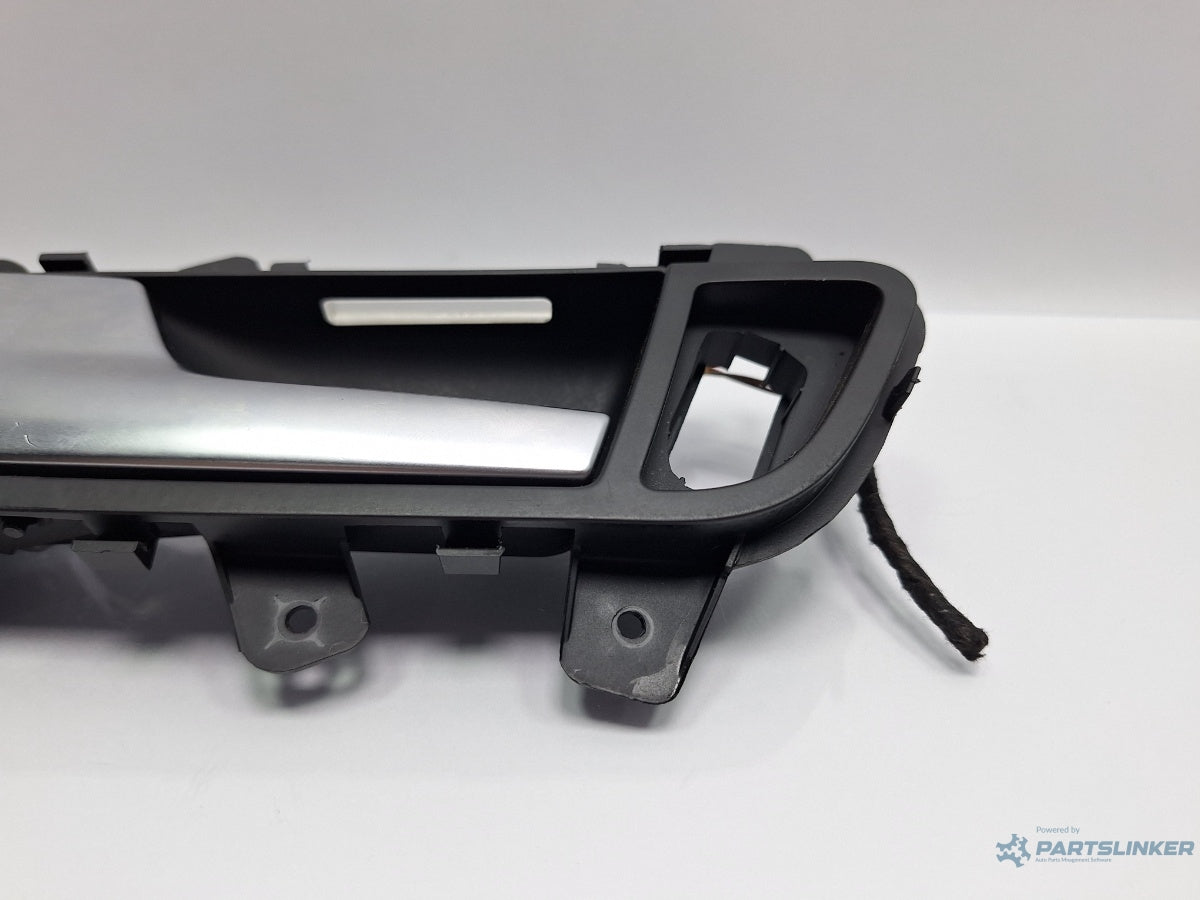 Maner iluminat interior usa stanga fata AUDI A4 IV Avant 8K5, B8 2007 - 2015 TDI CAGA, CJCA, CMEA, CMFA 8K0837019A