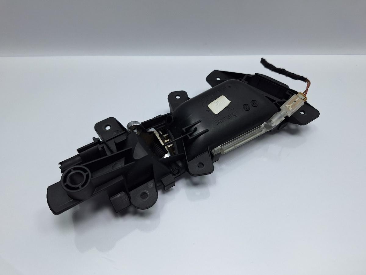 Maner iluminat interior usa stanga fata AUDI A4 IV Avant 8K5, B8 2007 - 2015 TDI CAGA, CJCA, CMEA, CMFA 8K0837019A