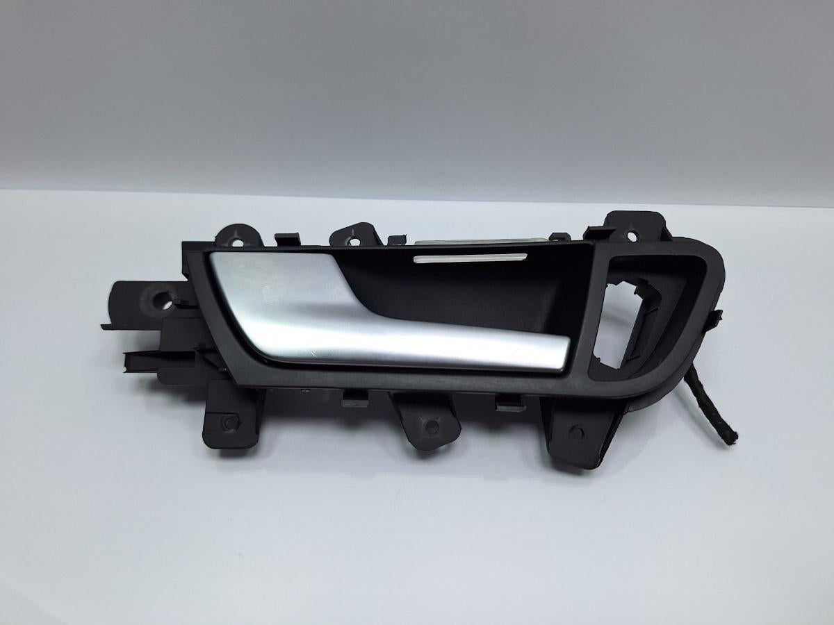 Maner iluminat interior usa stanga fata AUDI A4 IV Avant 8K5, B8 2007 - 2015 TDI CAGA, CJCA, CMEA, CMFA 8K0837019A