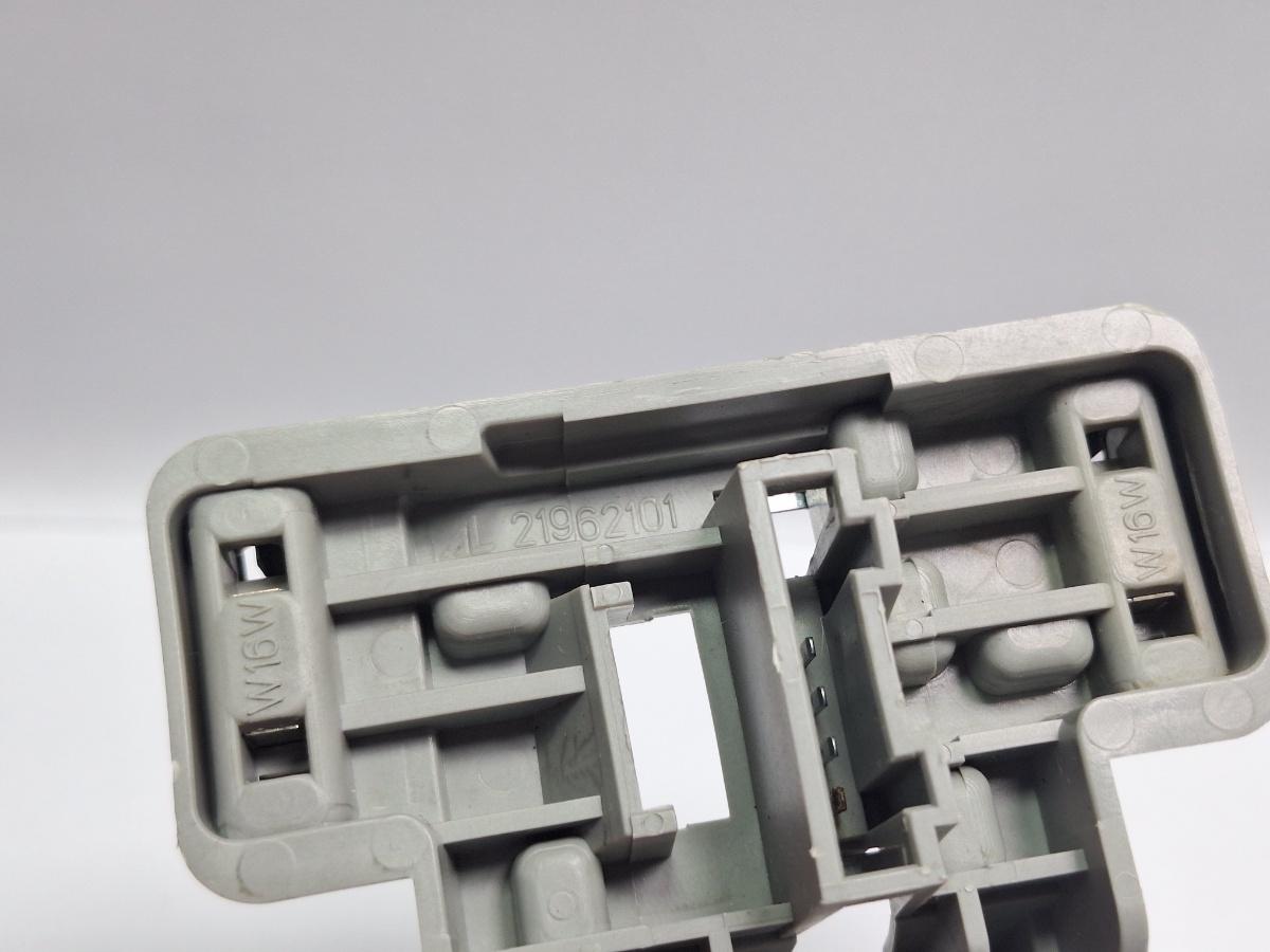Soclu stop haion stanga AUDI A4 IV Avant 8K5, B8 2007 - 2015 TDI CAGA, CJCA, CMEA, CMFA 21962101 8K9945257B