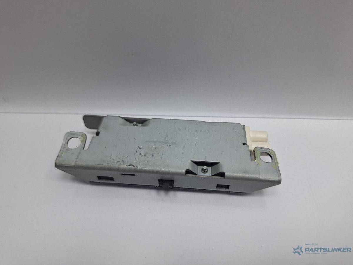 Amplificator semnal antena AUDI A4 IV Avant 8K5, B8 2007 - 2015 TDI CAGA, CJCA, CMEA, CMFA 8K9035225