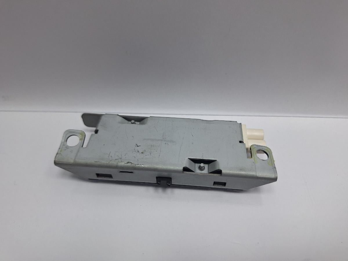Amplificator semnal antena AUDI A4 IV Avant 8K5, B8 2007 - 2015 TDI CAGA, CJCA, CMEA, CMFA 8K9035225