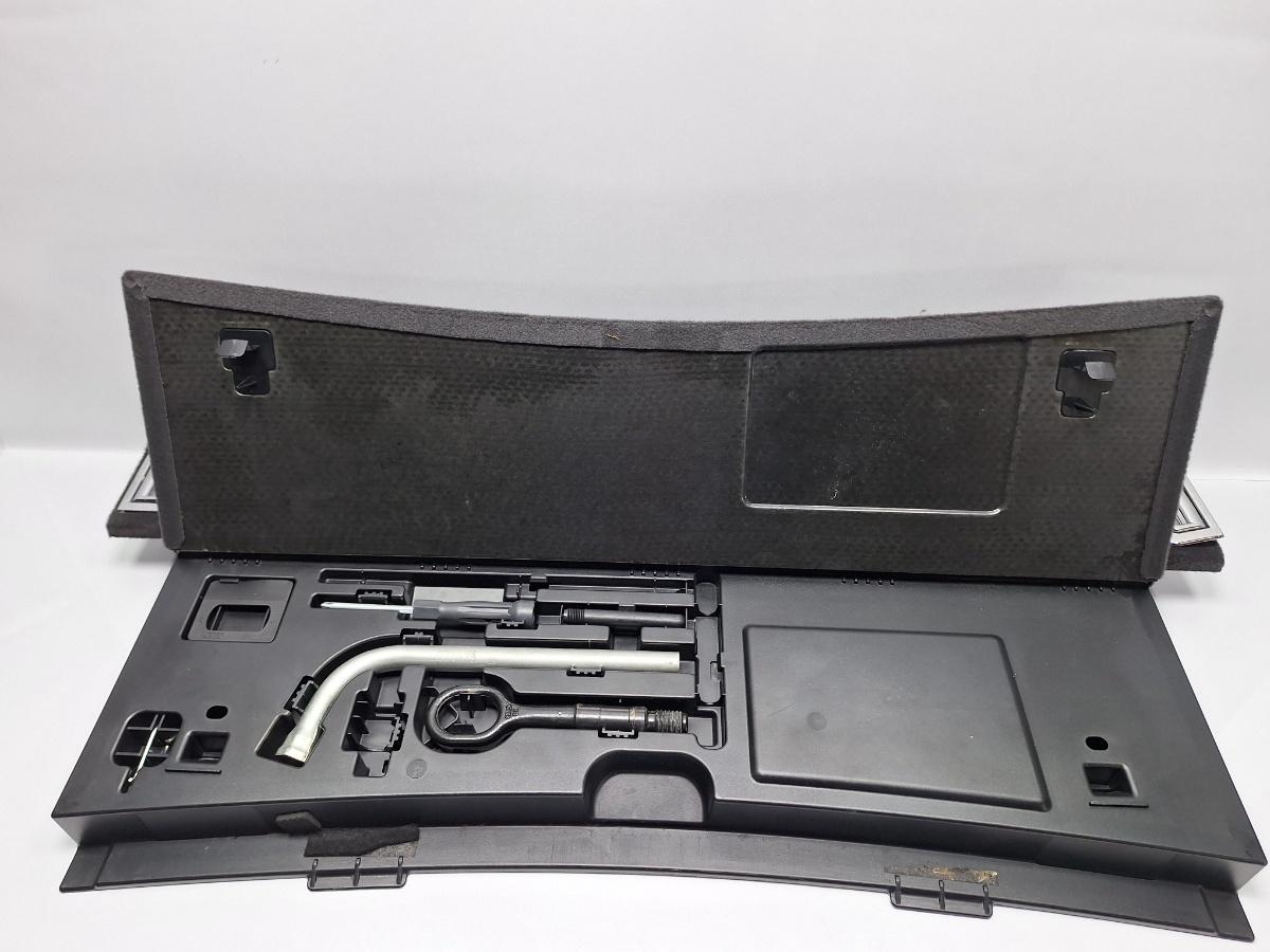 Trusa de scule roata de rezerva AUDI A4 IV Avant 8K5, B8 2007 - 2015 TDI CAGA, CJCA, CMEA, CMFA 8K9861529B