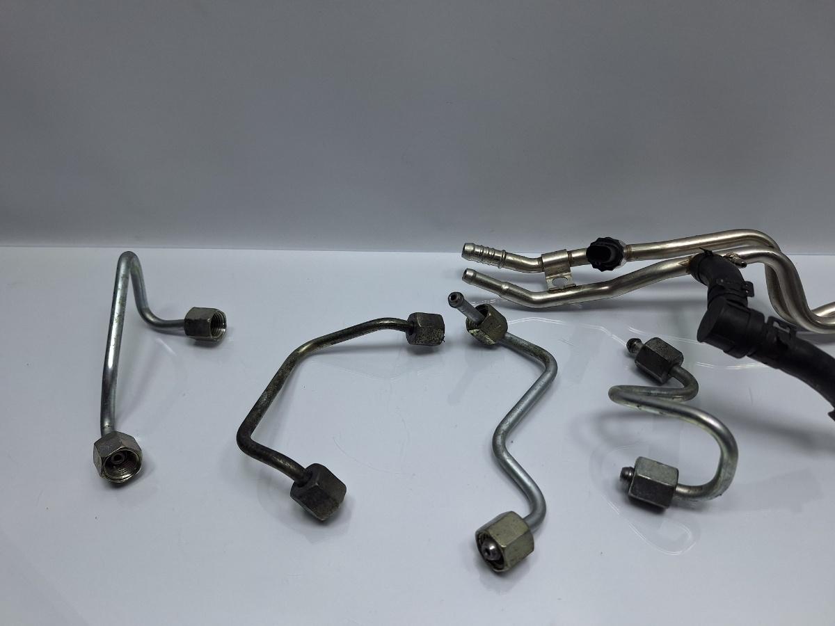 Conducte alimentare cu combustibil AUDI A4 IV Avant 8K5, B8 2007 - 2015 TDI CAGA, CJCA, CMEA, CMFA 03L130301 , 03L130301R